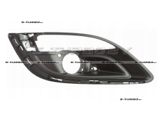Решетка в бампер (правая) с отв. под противотуманку, с отв. под накладку