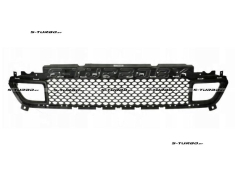 Решетка в бампер (центральная) с отв. для буксировочных крюков