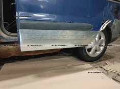 Дверь задняя (левая) сдвижная, нижняя наружная часть, ремкомплект