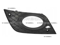 Решетка в бампер (правая) с отв. под противотуманку, для версии с lighting package