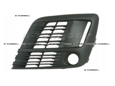 Решетка в бампер (правая) с отв. под противотуманку, без отв. под парктроник