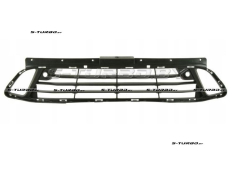 Решетка в бампер (центральная) с отв. под парктроники