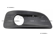 Решетка в бампер (правая) с отв. под противотуманку