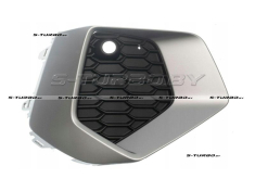 Решетка в бампер (правая) с отв. под парктроник