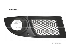 Решетка в бампер (правая) с отв. под противотуманку