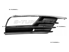 Решетка в бампер (правая) c отв. под противотуманку