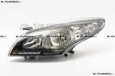 Передняя фара (левая) темная, без функции углового освещения