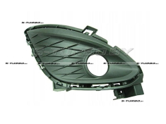 Решетка в бампер (правая) с отв. под противотуманку