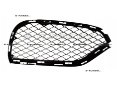 Решетка в бампер (правая) для версии amg-type
