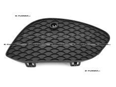 Решетка в бампер (правая) с отв. под парктроник