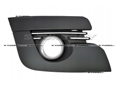 Решетка в бампер (правая) с отв. под противотуманку, с хром. накладками