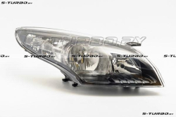 Передняя фара (правая) темная, без функции углового освещения