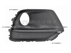 Решетка в бампер (правая) c отв. под противотуманку