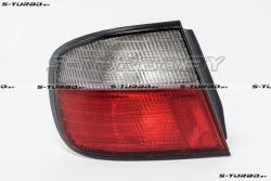 Задний фонарь (левый) наружный, с белым матовым поворотом