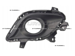 Решетка в бампер (правая ) с отв. под противотуманку