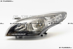 Передняя фара (левая) темная, без функции углового освещения