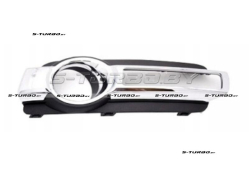 Решетка в бампер (правая) с отв. под противотуманку, с отв. под фару дневного света, с хромом