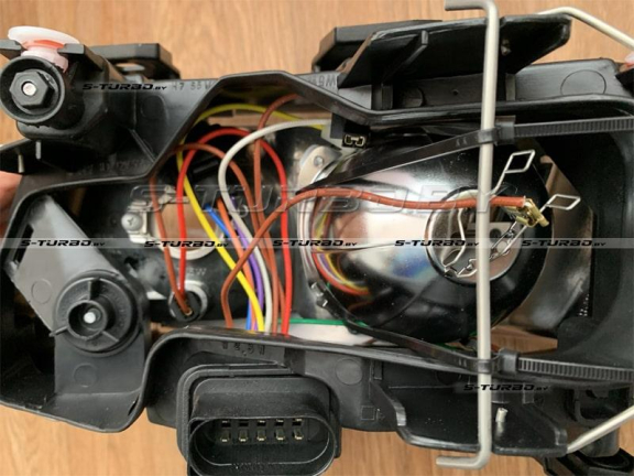 Фото фары DEPO с тыльной стороны