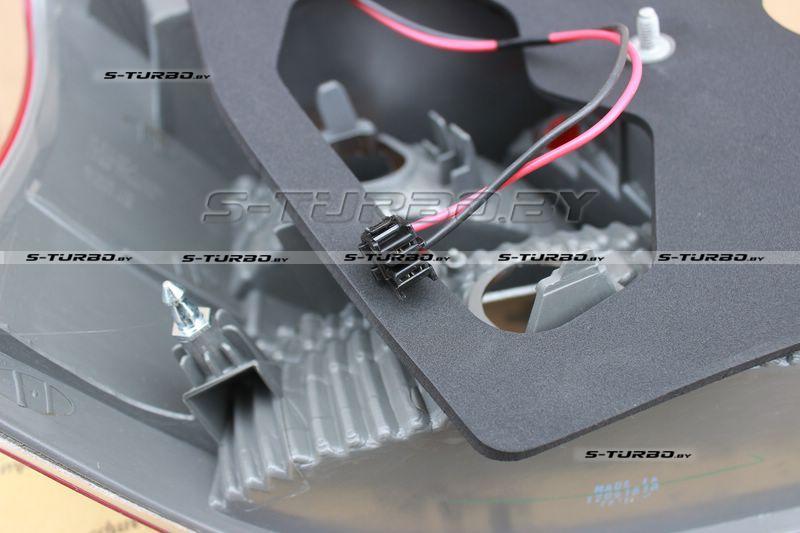 Задний фонарь (правый) LED, красно-белый