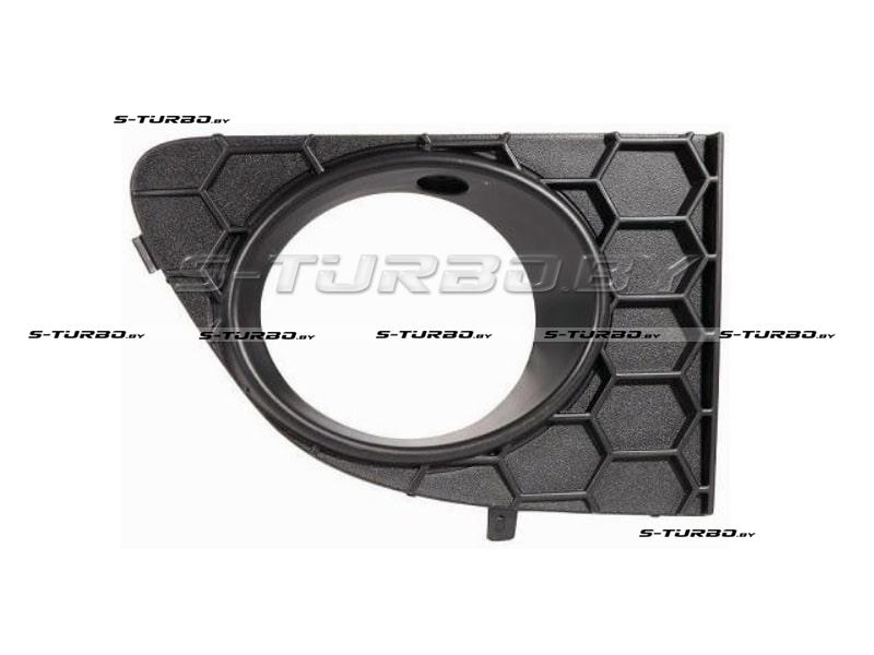 Решетка в бампер (правая) с отв. под противотуманку
