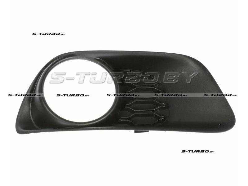 Решетка в бампер (правая) с отв. под противотуманку