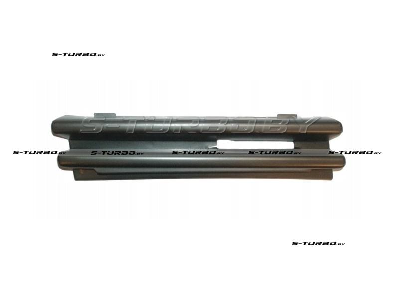 Заглушка отверстия крюка (передняя) левая