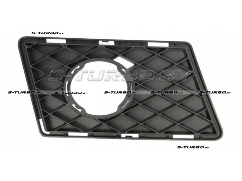 Решетка в бампер (правая) с отв. под противотуманку