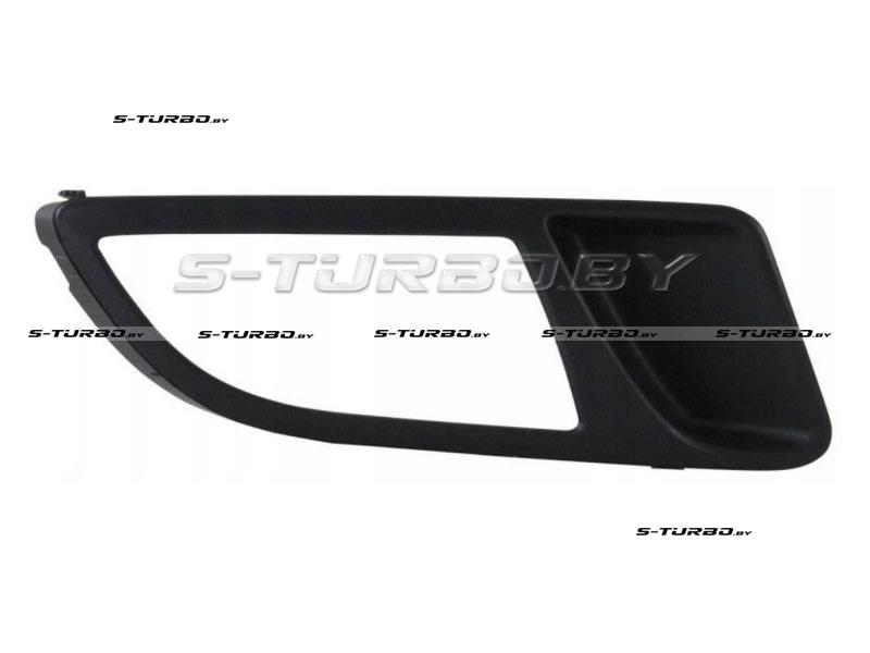 Решетка в бампер (правая) с отв. под противотуманку