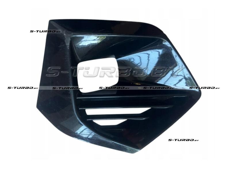 Решетка в бампер (правая) с отв. под противотуманку, глянцевая