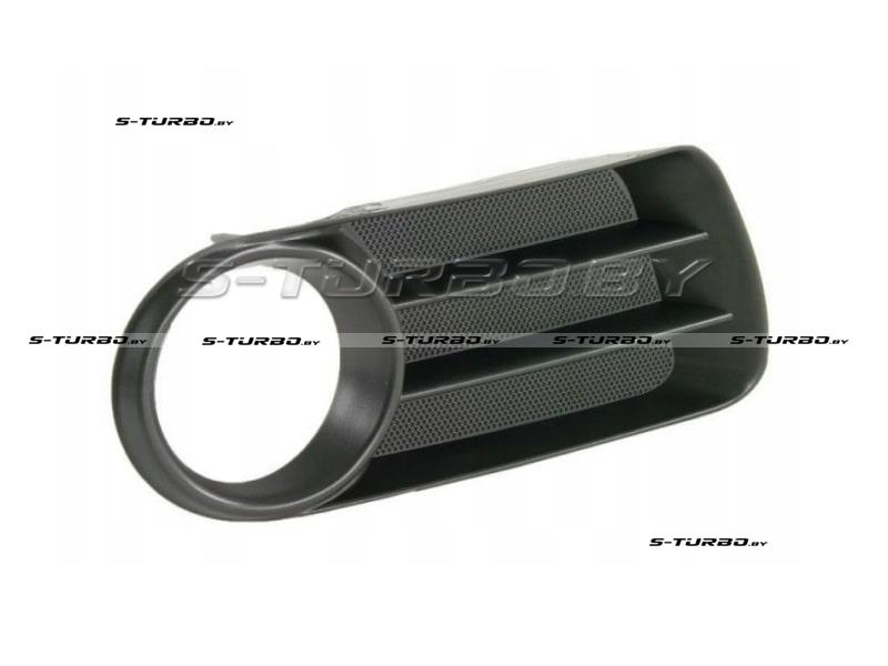 Решетка в бампер (правая) с отв. под противотуманку