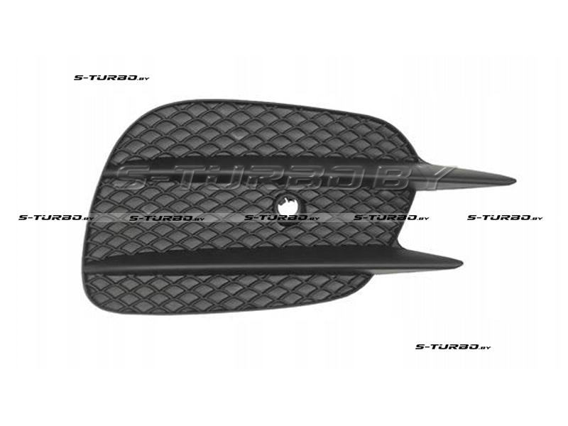 Решетка в бампер (правая) с отв. под парктроник, для версии amg-type