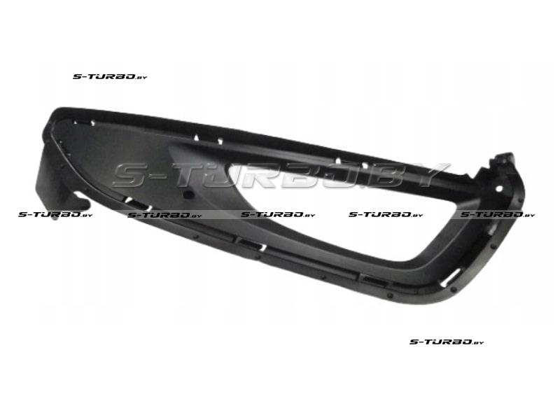 Решетка в бампер (правая) с отв. под противотуманку