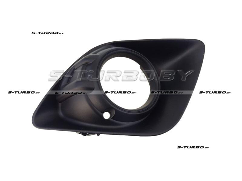 Решетка в бампер (правая) с отв. под противотуманку