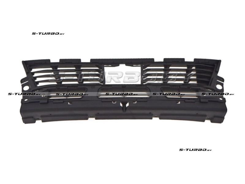 Решетка в бампер (центральная) с отв. под парктроники, нижняя