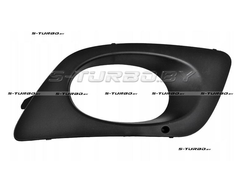 Решетка в бампер (правая) с отв. под противотуманку