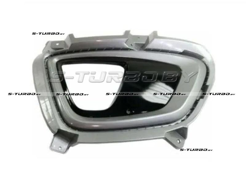 Решетка в бампер (правая) с отв. под противотуманку, с хромом