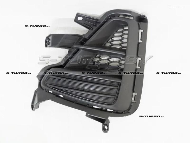 Решетка в бампер (правая) без отв. под противотуманку