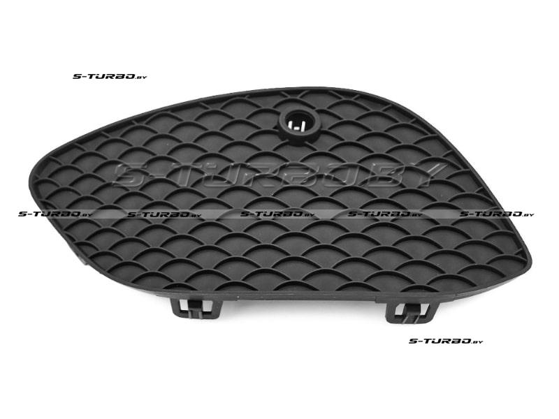 Решетка в бампер (левая) с отв. под парктроник