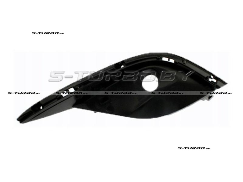 Решетка в бампер (правая) с отв. под противотуманку