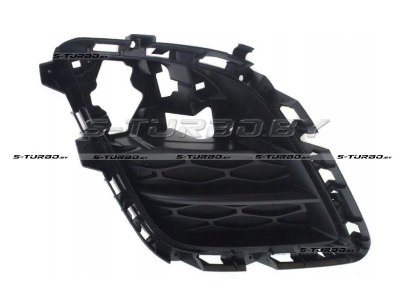 Решетка в бампер (правая) с отв. под противотуманку