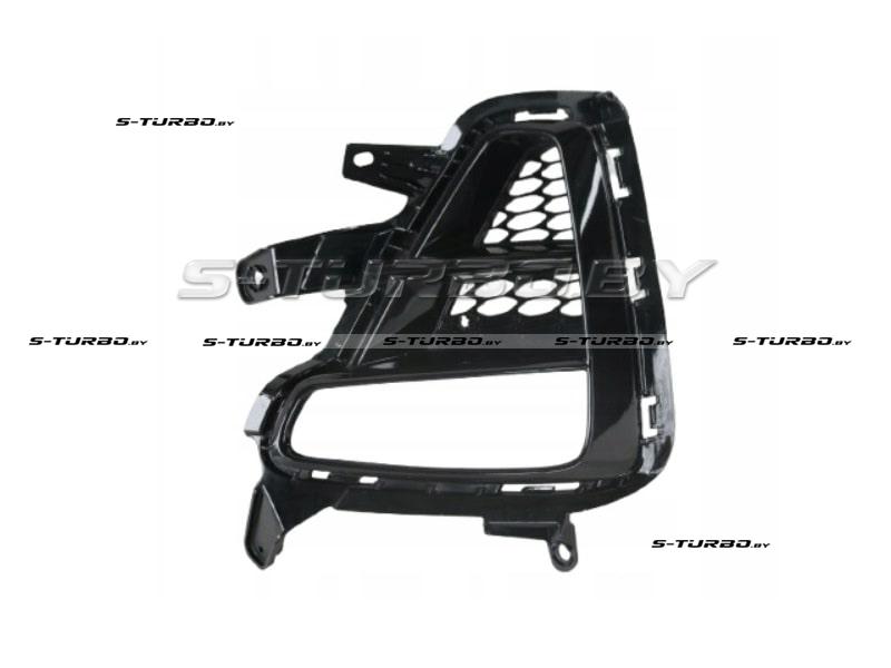 Решетка в бампер (правая) с отв. под противотуманку