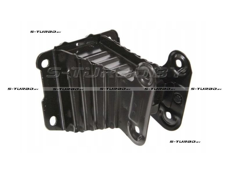 Кронштейн усилителя переднего бампера (правый)