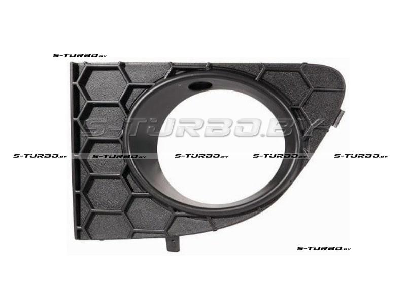 Решетка в бампер (левая) с отв. под противотуманку