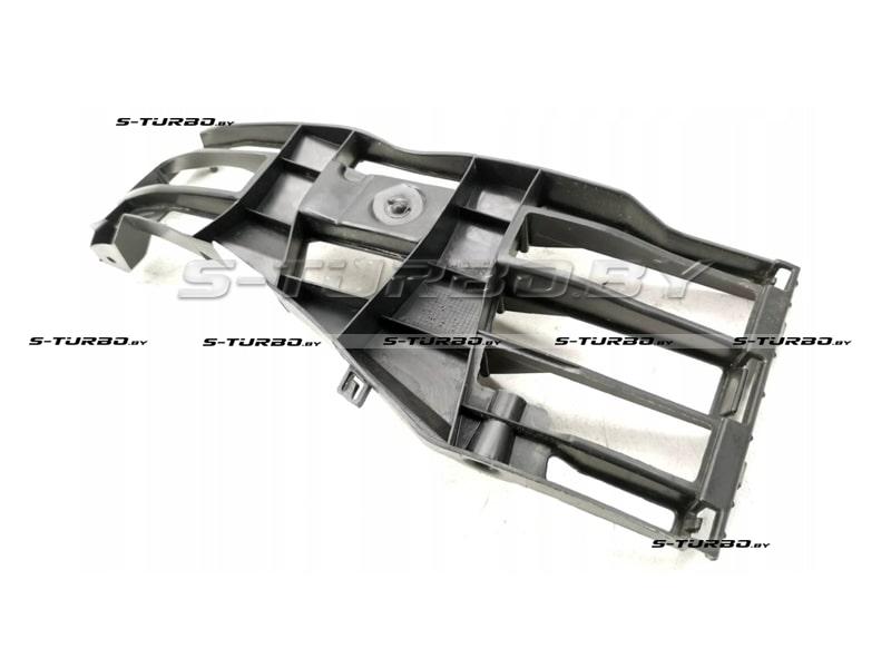 Кронштейн заднего бампера (правый)