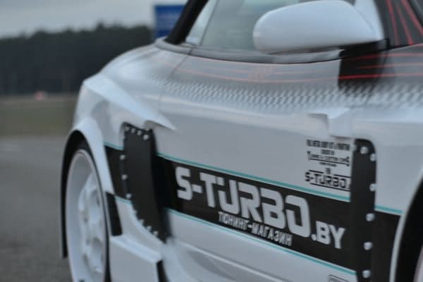 Тюнингованный Mitsubishi Eclipse (фото 3)