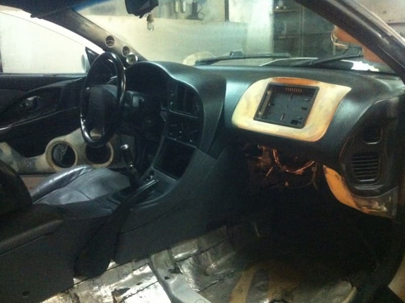 Вид внутри автомобиля передний ряд